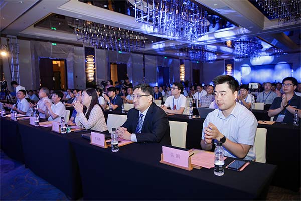 Yutong leads the industry to a new height with the delivery of the 120,000th new energy bus