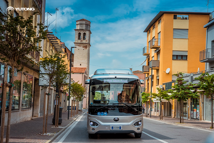 Connectivity and Convenience: Yutong E7Ss Successful Practice in Italy